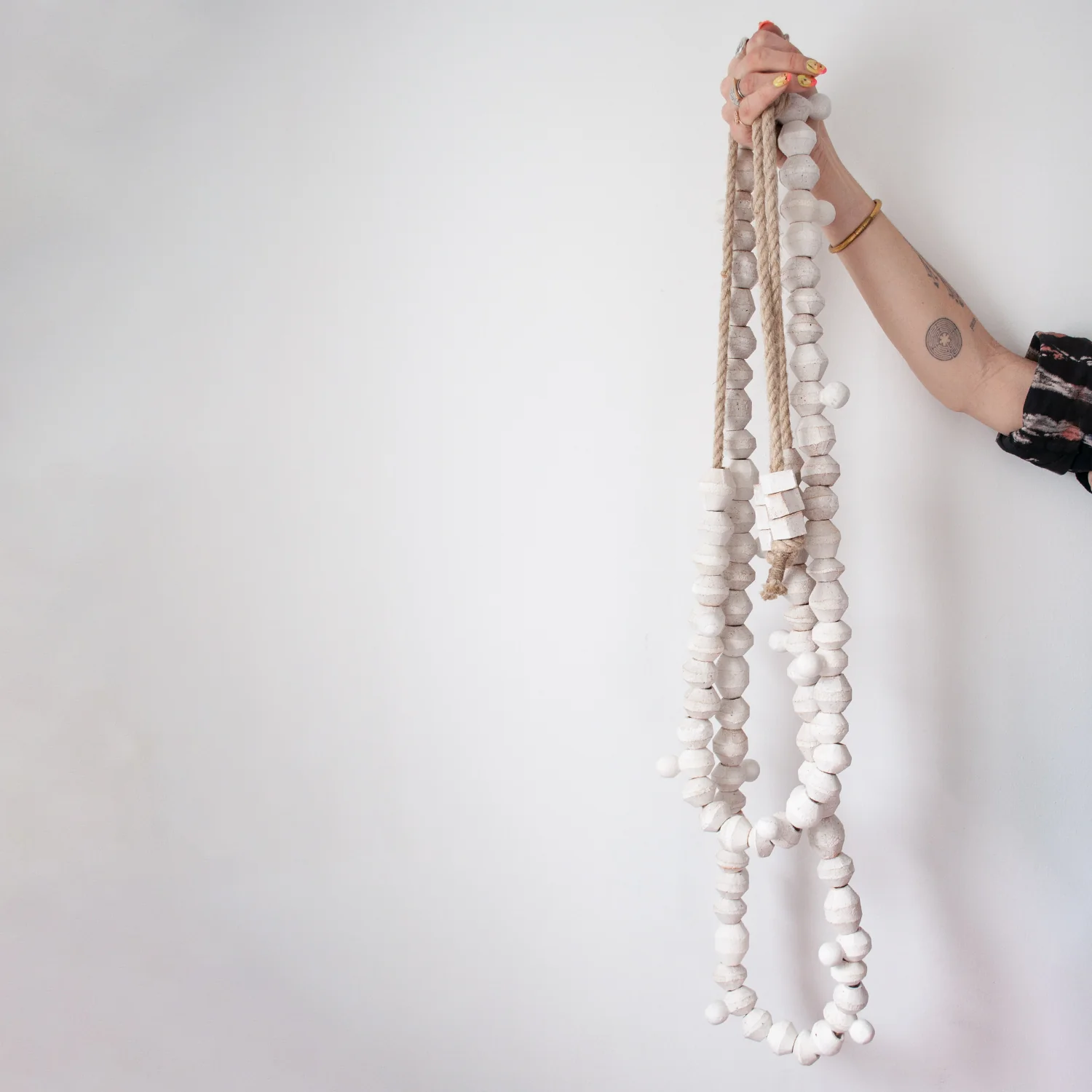 91 White Pare Bead Garland - Image 2