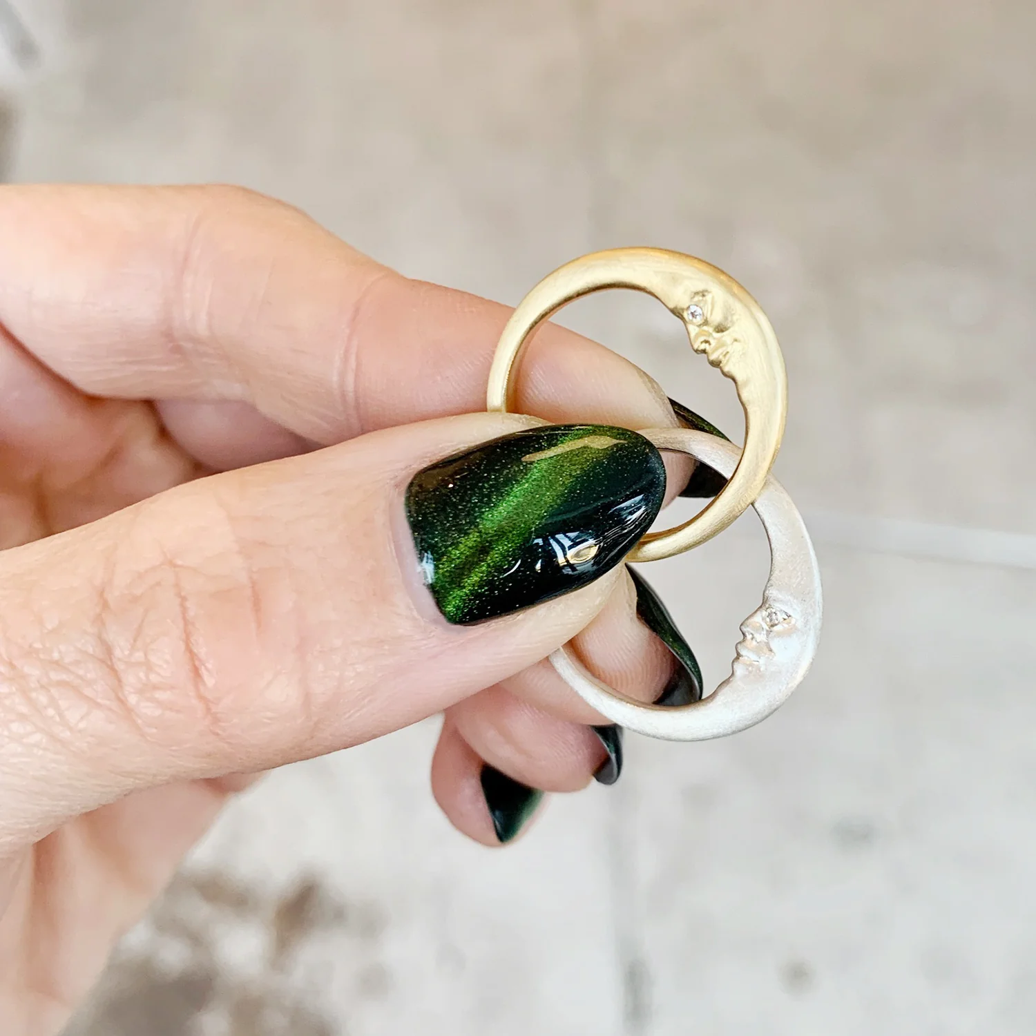 Silver Crescent Moonface Ring - Image 5