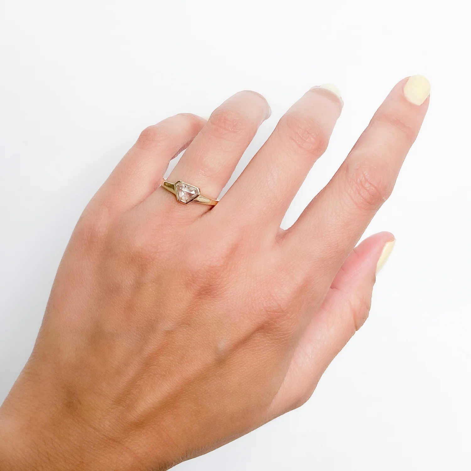 Fancy Pillar Diamond Ring - Image 2