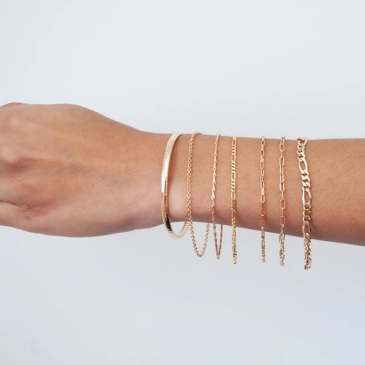 Wide Gold Figaro Bracelet - Image 4