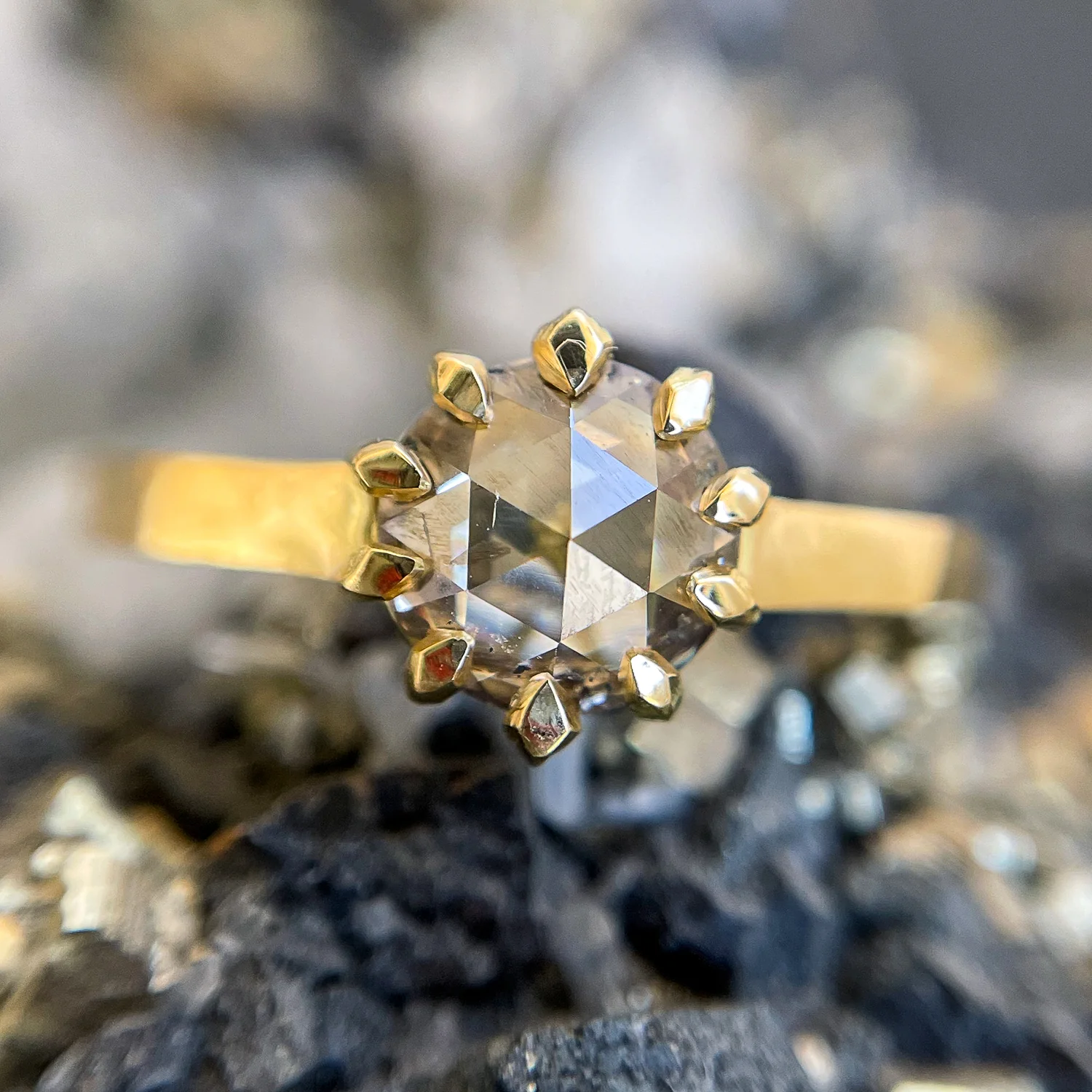Golden Eye Diamond Ring - Image 6