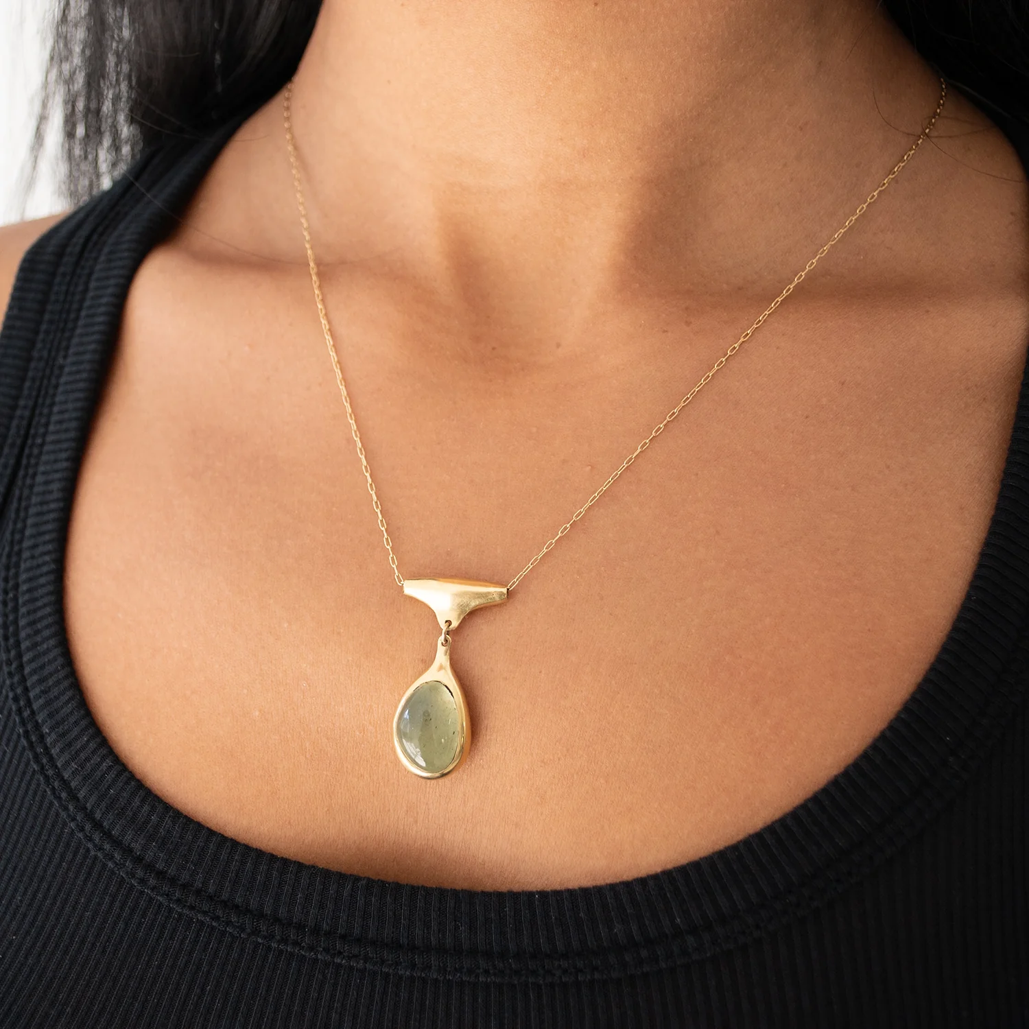 Green Aqua Holder Bead Necklace - Image 2