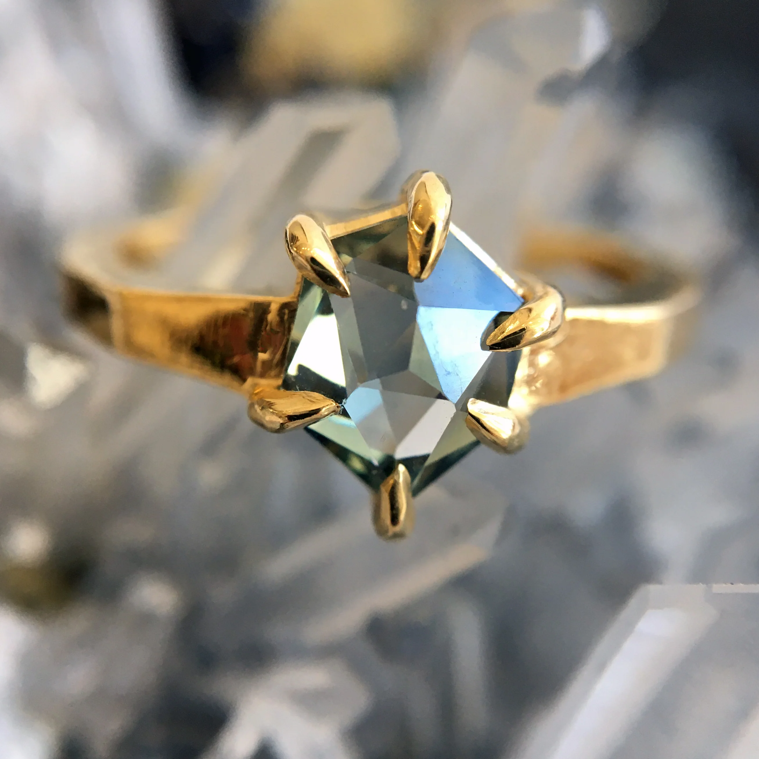 Green Montana Sapphire Ring - Image 4