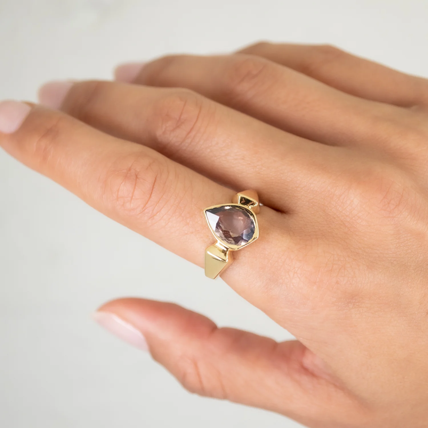 Mauve Sapphire Lighthouse Ring - Image 2