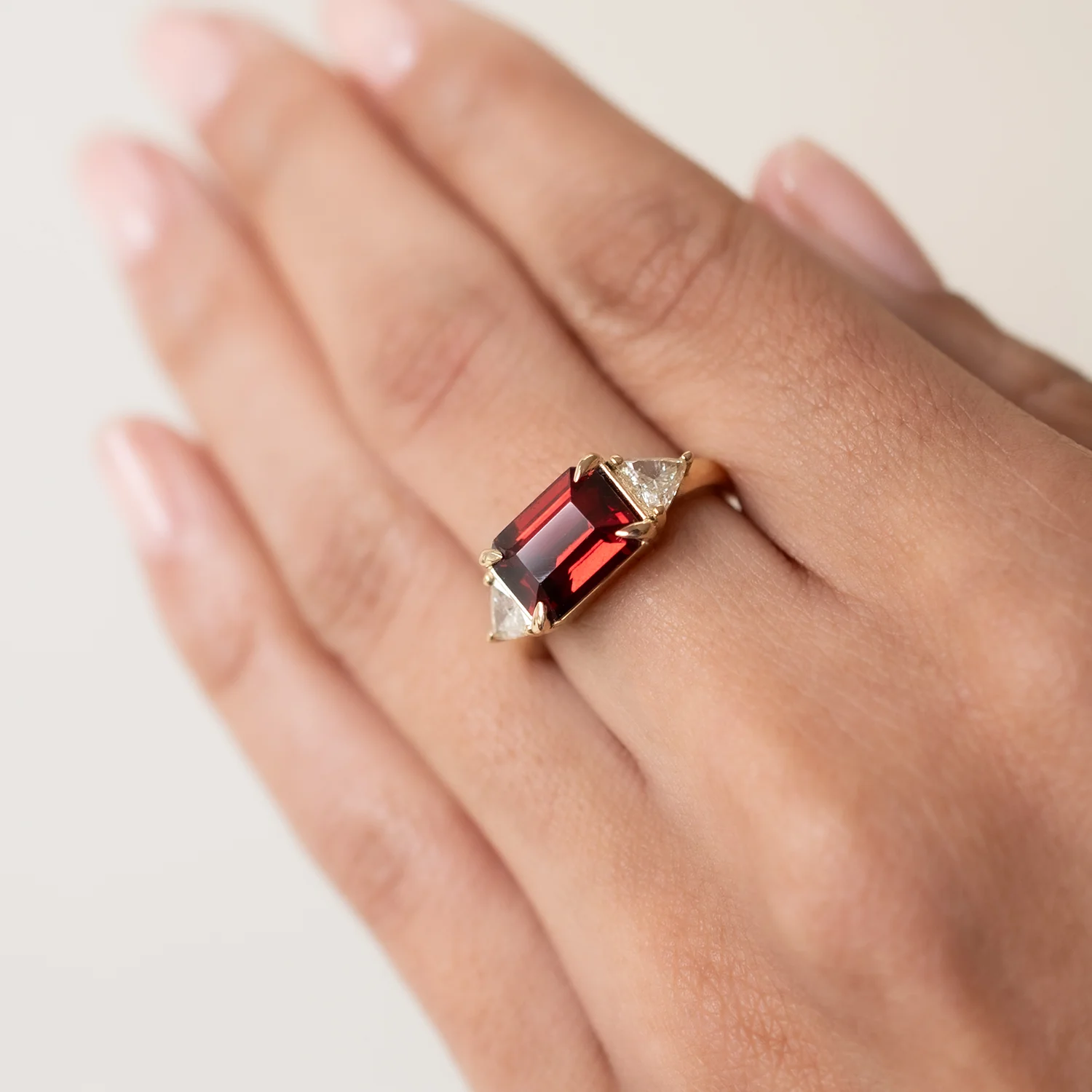 Royal Garnet & Diamond Ring - Image 2
