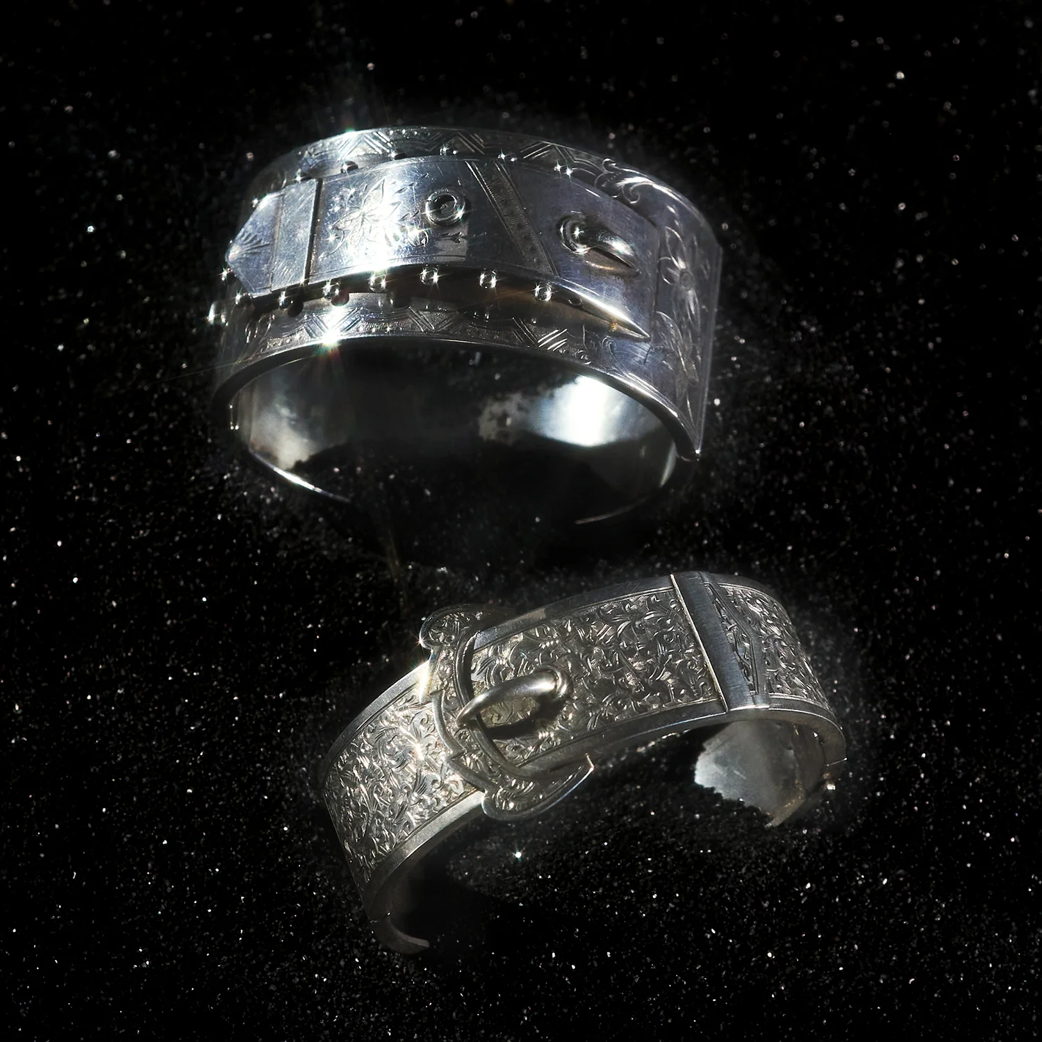 Silver Falling Leaves Buckle Bangle - Image 5