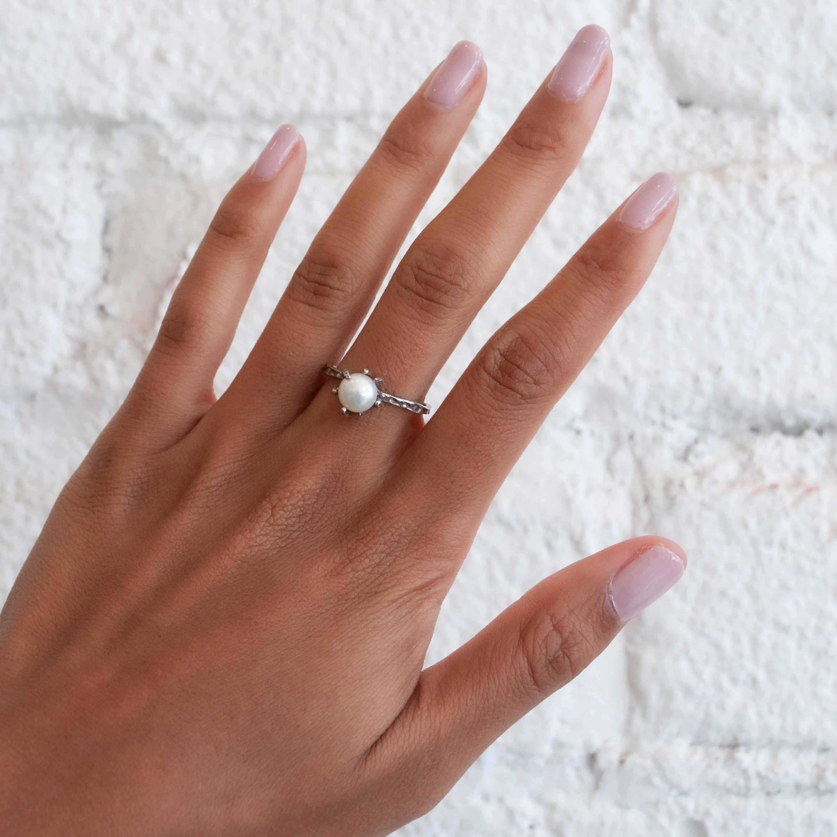 Silver Stingray Pearl Ring - Image 2