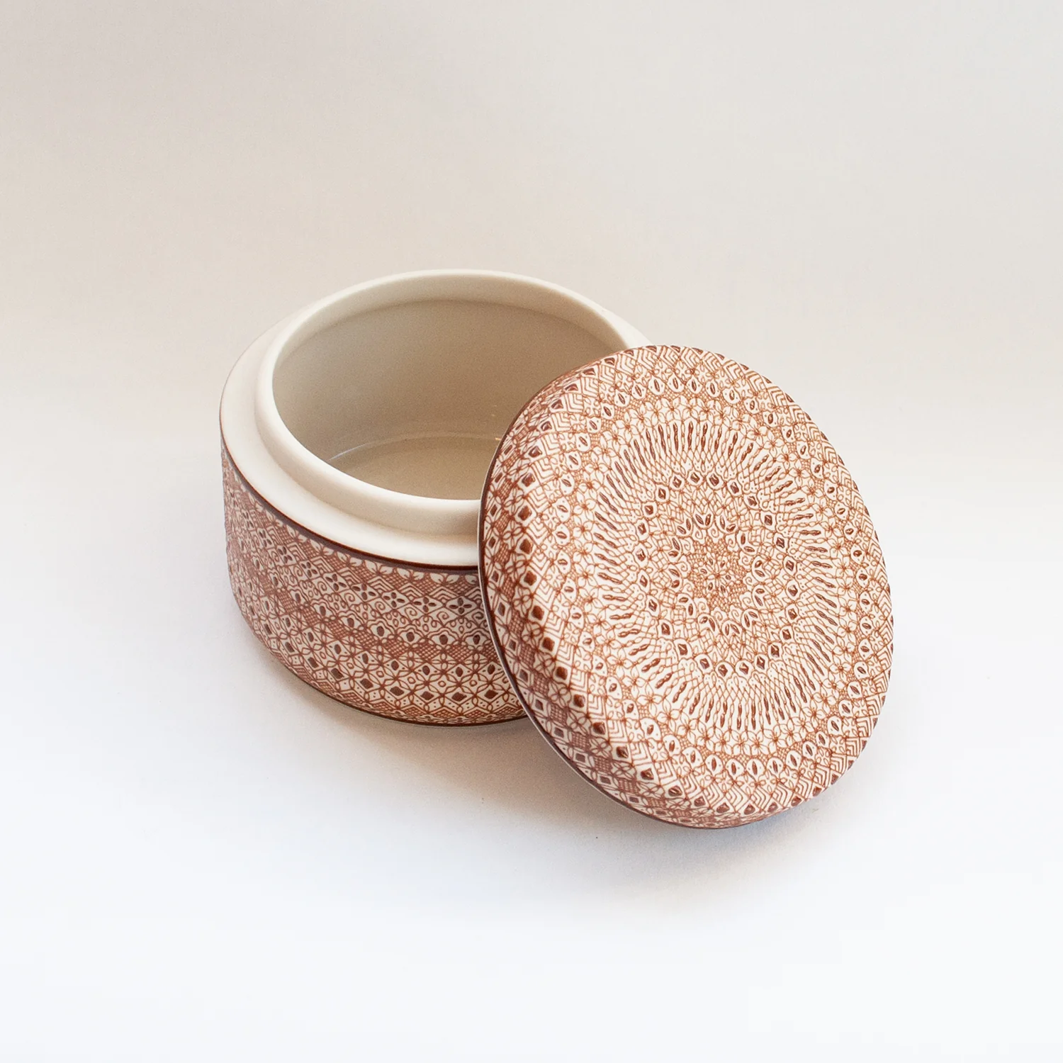 Small Flat Lidded Jar - Image 7