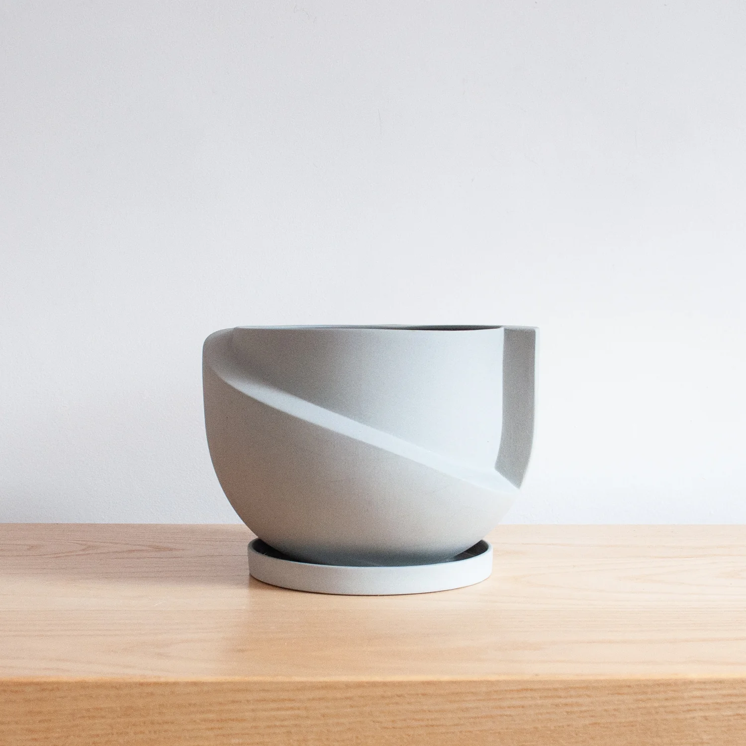 Small Vayu Planter & Tray - Image 2