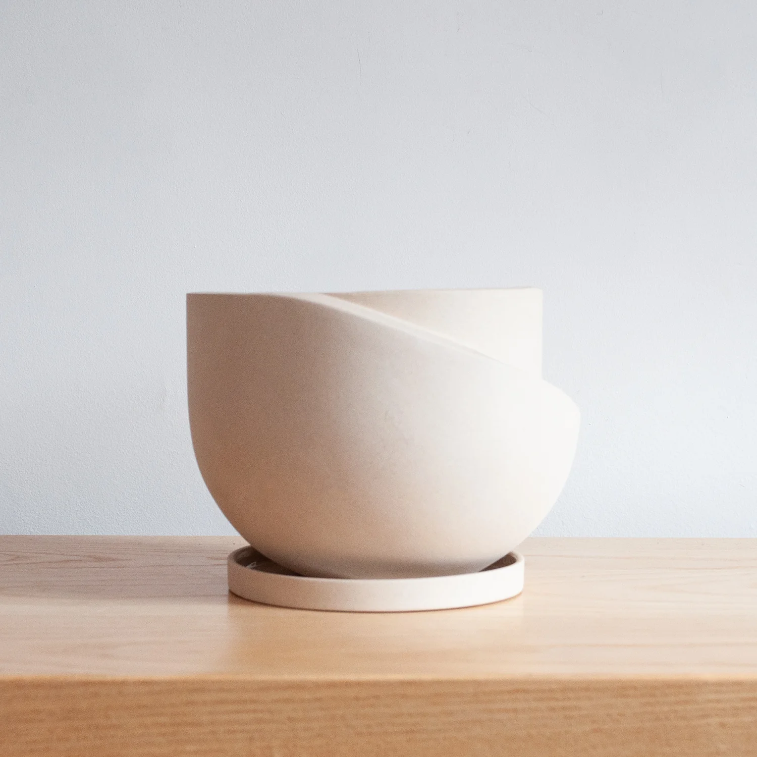 Small Vayu Planter & Tray - Image 3