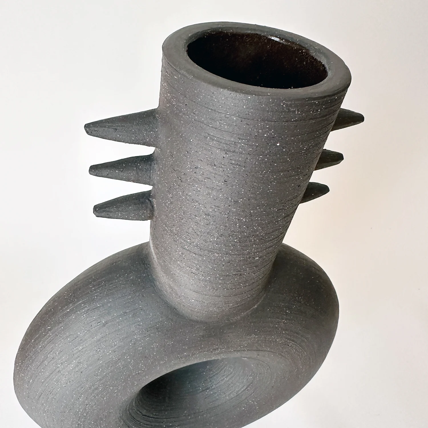 Theia Vessel with Spikes - Image 3