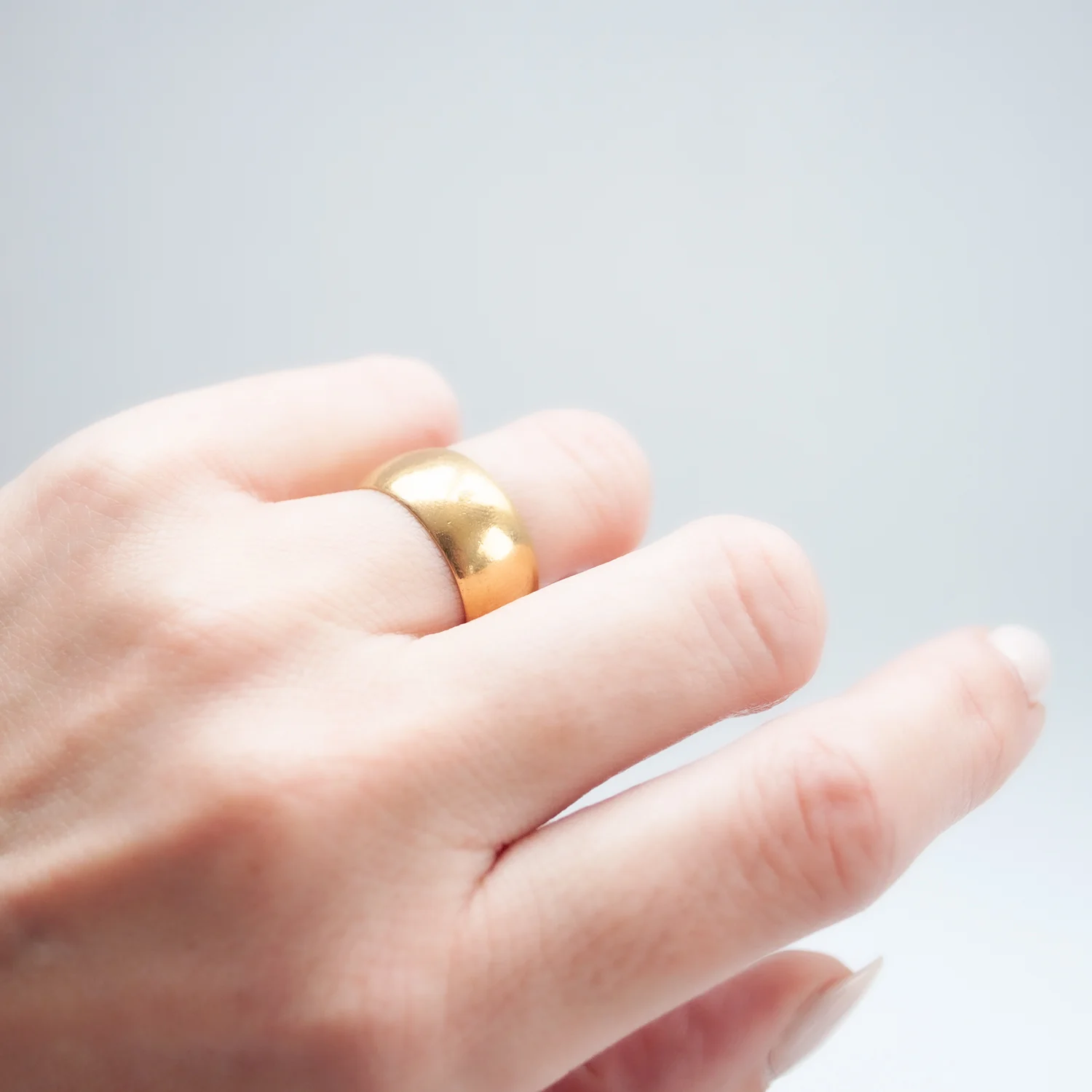 Wide Gold London Band - Image 2